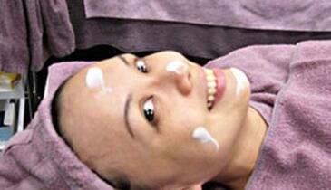 成都玉之光做了杏仁酸換膚 皮膚真的凈白無(wú)瑕了