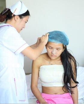 假體隆胸手術(shù)后，告別扁平胸部，做自信女人!