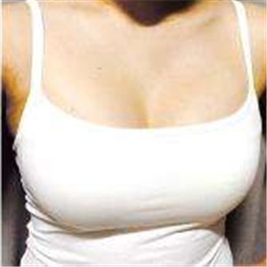 老媽隆胸失敗假體取出，還是自然點好~