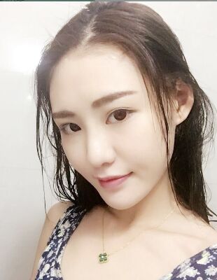 在隆鼻整形之后終于有了超精致的鼻子，尹度龍做的喲