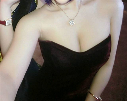 做了自體脂肪移植隆胸手術(shù)兩個(gè)月了，分享術(shù)后恢復(fù)照片哦~