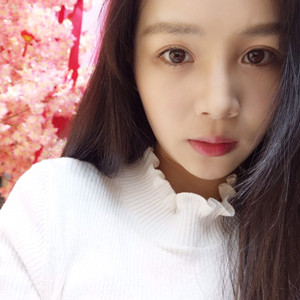 做了自體脂肪填充面部，臉部一下子就飽滿了不少!