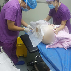 青?？等A馮相周醫(yī)生大腿抽脂案例分享