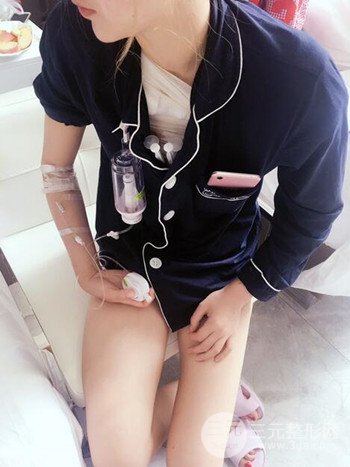 健身教練做了假體隆胸?fù)碛邪纪褂兄碌纳聿? /> </a>
										<a href=