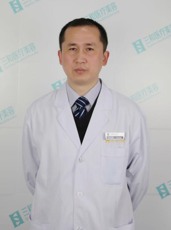 長(zhǎng)沙三和整形醫(yī)院余克鋒韓式微創(chuàng)去眼袋果好不好