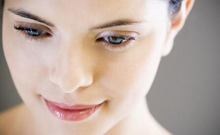 法令紋去除新方法 魚(yú)骨式玻尿酸注射