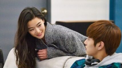 全智賢李敏鎬歡片場(chǎng)花絮照公開(kāi) CP感十足