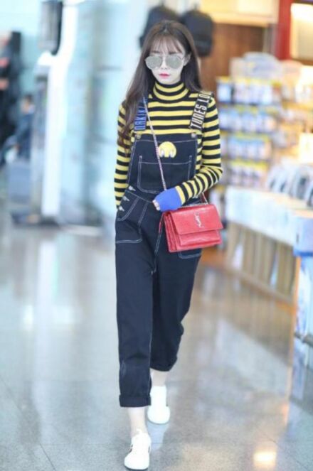 沈夢(mèng)辰整容對(duì)比圖 下巴塞的假體被發(fā)現(xiàn)