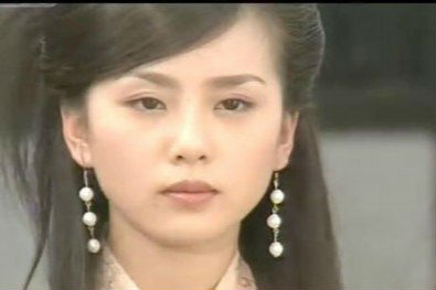 劉詩詩大餅?zāi)樧凒Z蛋臉 劉詩詩整容對比圖