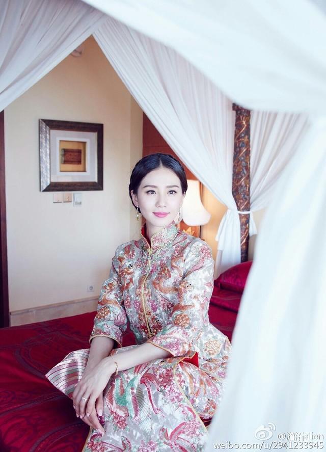 劉詩詩大餅?zāi)樧凒Z蛋臉 劉詩詩整容對比圖