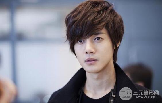 金賢重整容前后照片對比，歐巴的顏值是真實的嗎？