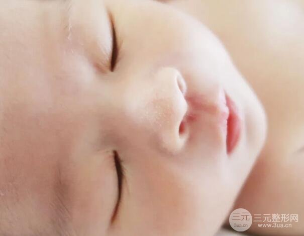 新生兒長(zhǎng)得也是栗丘疹