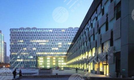 南京鼓樓醫(yī)院整形價(jià)格表2021新版出爐，整形科醫(yī)生+雙眼皮案例