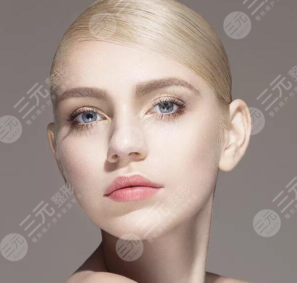 網(wǎng)友質(zhì)疑熱依扎整容 熱依扎整容對(duì)比圖