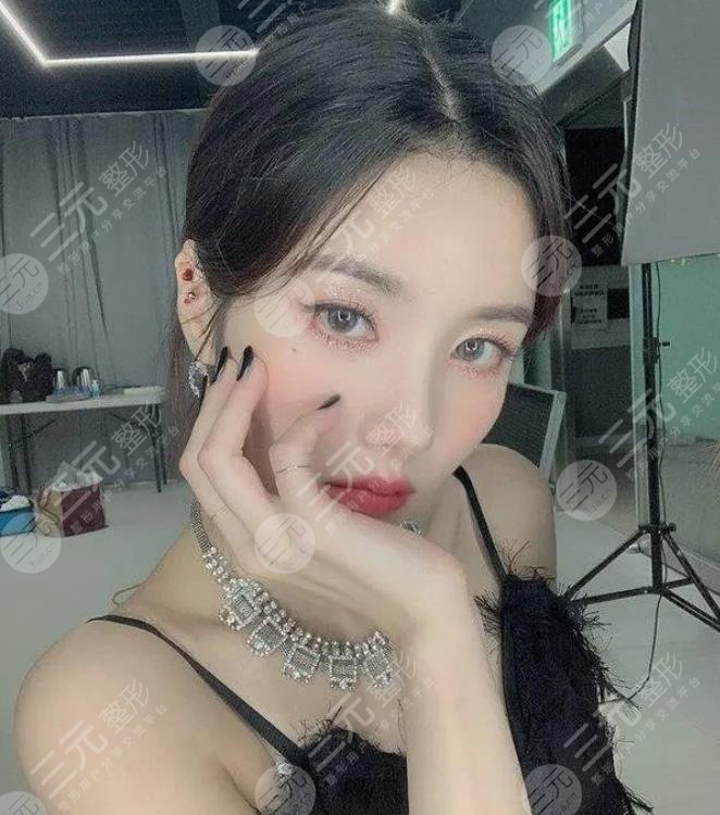 IZONE前隊長權(quán)恩妃近照神似裴珠泫Irene?