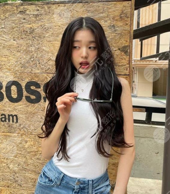 04年出生張?jiān)VE新團(tuán)出道“油膩”了?