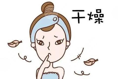 　　冬天自制補(bǔ)水面膜，我相信有許多小伙伴和小編一樣，每到冬天的時(shí)候，臉上皮膚特別干燥，不僅會(huì)起皮脫皮，還會(huì)發(fā)紅瘙癢，嚴(yán)重的時(shí)候甚至?xí)杏X(jué)到刺痛，買了許多的補(bǔ)水面膜和滋潤(rùn)型水乳，也不能緩解皮膚干燥的癥狀，有時(shí)候還會(huì)加劇皮膚的瘙癢感和刺痛感，所以小編想到了冬天自制補(bǔ)水面膜，咱們可以用沒(méi)有任何添加劑的蔬菜植物水果制作成面膜來(lái)對(duì)皮膚進(jìn)行補(bǔ)水，緩解皮膚干燥的癥狀，讓皮膚在冬天也能水水潤(rùn)潤(rùn)，不再脫皮。  　　一、導(dǎo)致皮膚干燥的原因  　　皮膚干燥可能是季節(jié)的變化或者皮膚缺水以及貧血的原因?qū)е碌?，皮膚干燥不去改良的話，不僅會(huì)使得皮膚變厚變粗糙，嚴(yán)重的話會(huì)引發(fā)皮膚炎癥。首先隨著年齡的增長(zhǎng)，身體里面的各種激素也會(huì)的降低，皮膚的水分會(huì)慢慢的流失，皮膚鎖水的能力也會(huì)慢慢的下降所以皮膚也就會(huì)變得越來(lái)越干。其次，氣候的改變也會(huì)導(dǎo)致皮膚分泌異常，皮膚的表面就會(huì)變得粗糙起來(lái)，皮膚的抵抗能力也會(huì)慢慢的減弱，后也就會(huì)導(dǎo)致皮膚干燥。  　　然后是睡眠不足，紫外線過(guò)度照射以及過(guò)度減肥等原因，會(huì)使身體的平衡受到一系列的損害，身體各個(gè)部分的循環(huán)能力也會(huì)變?nèi)?，久而久之皮膚就會(huì)干燥且粗糙。后是一個(gè)比較常見(jiàn)的現(xiàn)象，也就是咱們?cè)谙茨樀臅r(shí)候用比較燙的水或者使用刺激性的洗面奶，就會(huì)使皮膚變得緊繃且干燥，但是這個(gè)原因是短期的一個(gè)現(xiàn)象，可以立馬改良并得到恢復(fù)。但是其他的就需要對(duì)皮膚進(jìn)行長(zhǎng)期的補(bǔ)水，才能慢慢的改良皮膚干燥的癥狀。  　　二、冬天自制補(bǔ)水面膜的做法大全  　　小編整理了幾個(gè)冬天自制補(bǔ)水面膜的小妙招，小伙伴們可以學(xué)習(xí)一下。首先是自制蘆薈面膜，我們將新鮮的蘆薈攪碎過(guò)后，將蘆薈汁倒入干凈的容器里面，加入一個(gè)雞蛋的蛋清和適量的鮮牛奶，攪拌均勻過(guò)后敷在臉上，并且輕輕地打圈按摩面部皮膚，可以有的對(duì)皮膚進(jìn)行補(bǔ)水保濕。  　　其次是自制獼猴桃面膜，加入一勺海藻粉進(jìn)行充分的攪拌，然后將自制的面膜均勻的涂抹在臉上敷十五分鐘后將面膜洗掉，可以在對(duì)皮膚進(jìn)行補(bǔ)水的同時(shí)，使皮膚變得更加有光澤。后是自制香蕉面膜，我們將一根香蕉搗碎，加入適量的酸奶和一勺蜂蜜攪拌均勻，然后將自制面膜敷在臉上十五分鐘過(guò)后洗凈，能夠溫和的清潔皮膚，并且修復(fù)因?yàn)楦稍锒軗p的皮膚屏障，適合干燥缺水的皮膚使用。  　　三、面部補(bǔ)水的好處  　　咱們?cè)賹?duì)面部進(jìn)行補(bǔ)水過(guò)后有以下幾個(gè)好處，首先一點(diǎn)，是可以增強(qiáng)皮膚的光澤感，皮膚深層補(bǔ)水過(guò)后，角質(zhì)層會(huì)充滿水分，皮膚的細(xì)胞排列也會(huì)變得平整，所以增強(qiáng)皮膚的光澤度。第二點(diǎn)，補(bǔ)水可以促進(jìn)皮膚的新陳代謝，如果皮膚缺水的話，皮膚的新陳代謝周期會(huì)變得錯(cuò)亂也就會(huì)導(dǎo)致皮膚的老舊角質(zhì)層堆積，使皮膚變得暗沉，甚至形成色斑。  　　第三點(diǎn)，皮膚補(bǔ)水可以提升皮膚的抵抗力，有許多小伙伴因?yàn)槠つw干燥，皮膚的角質(zhì)層變薄，也就變成了所謂的干敏肌，使用護(hù)膚產(chǎn)品都會(huì)刺激到皮膚組織，從而造成皮膚炎癥，如果皮膚喝飽水的話，就能夠形成良好的抵抗力，可以降低皮膚的敏感程度，使皮膚維持一個(gè)正常健康的狀態(tài)。所以小伙伴們需要知道皮膚干燥并不是一個(gè)小問(wèn)題，我們應(yīng)該重視起來(lái)有的進(jìn)行皮膚補(bǔ)水，并且在日常生活中維持一個(gè)良好的健康的生活作息，做到出門必防曬，就可以有地改良皮膚干燥的問(wèn)題哦。