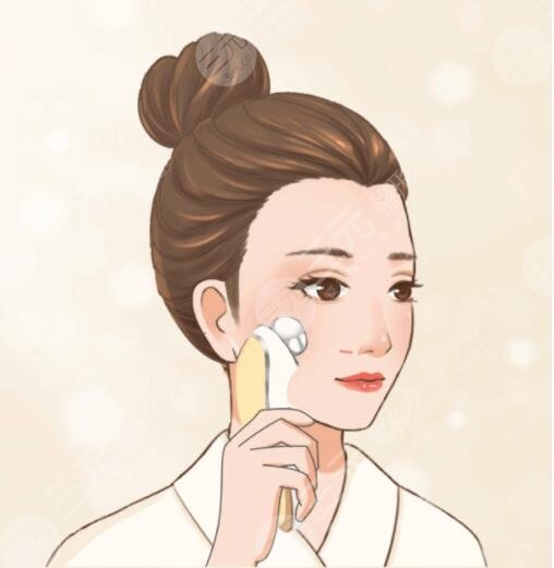 　　美容儀管用嗎?美容儀是一種在醫(yī)美領(lǐng)域中常見的美容設(shè)備，其采用微電流、射頻、激光等技術(shù)，可針對(duì)不同肌膚問題進(jìn)行緩解，包括改良皮膚松弛、淡化皺紋、淡化色斑、提亮膚色等。隨著醫(yī)美技術(shù)的不斷發(fā)展，美容儀的種類也越來越多，價(jià)格也越來越親民，越來越多的人開始選擇在家使用美容儀來進(jìn)行皮膚護(hù)理。美容儀的功效因設(shè)備類型、技術(shù)原理等因素而異。下面，我們來看看不同類型的美容儀，以及它們?cè)卺t(yī)美領(lǐng)域中的應(yīng)用和效果。  　　一、美容儀分類及效果  　　1、射頻美容儀  　　射頻美容儀是一種利用高頻電流產(chǎn)生的熱能來刺激膠原蛋白再生，從而達(dá)到緊致肌膚的效果。射頻美容儀主要用于改良皮膚松弛、淡化細(xì)紋、改良面部輪廓等方面。經(jīng)過長(zhǎng)期的緩解，能夠取得較好的效果。  　　2、微電流美容儀  　　微電流美容儀利用微弱電流刺激肌膚細(xì)胞活力，促進(jìn)肌膚代謝，增強(qiáng)肌膚彈性，達(dá)到緊致皮膚、淡化皺紋的效果。由于微電流美容儀刺激力度微弱，緩解需要長(zhǎng)時(shí)間持續(xù)進(jìn)行。  　　3、激光美容儀  　　激光美容儀利用激光能量刺激膠原蛋白再生，達(dá)到提亮膚色、淡化色斑、淡化皺紋等效果。不過，激光美容儀需要嚴(yán)格控制能量強(qiáng)度和緩解時(shí)間，過度緩解可能會(huì)造成皮膚損傷。  　　二、美容儀注意事項(xiàng)  　　1、皮膚清潔  　　使用美容儀前需要將皮膚清潔干凈，以免污垢和油脂影響美容儀的效果和安全性。  　　2、使用前進(jìn)行測(cè)試  　　使用美容儀前，建議進(jìn)行皮膚測(cè)試。將美容儀的探頭輕輕貼在手臂上，逐漸調(diào)節(jié)強(qiáng)度，測(cè)試感受舒適度和刺激力度。  　　3、正確的使用方法  　　美容儀使用時(shí)需要按照說明書上的步驟進(jìn)行，不要超時(shí)或者過度用力，避免對(duì)皮膚造成損傷。  　　4、使用后保養(yǎng)  　　緩解后，需要進(jìn)行皮膚保養(yǎng)，如敷面膜、涂護(hù)膚品等，保持皮膚水潤(rùn)和養(yǎng)護(hù)。  　　三、美容儀適用人群  　　1、年齡在25歲以上的人群，由于年齡的增長(zhǎng)，皮膚自我修復(fù)的能力逐漸下降，需要額外的保養(yǎng)來維持皮膚的健康和美觀。  　　2、膚質(zhì)干燥、敏感、暗沉、有皺紋等肌膚問題的人群，這些人群皮膚需要更加細(xì)致的護(hù)理，美容儀能夠提供針對(duì)性的緩解，促進(jìn)肌膚代謝，增強(qiáng)皮膚免疫力。  　　3、希望在家中進(jìn)行簡(jiǎn)單護(hù)理的人群，對(duì)于一些忙于工作或照顧家庭的人來說，到美容院進(jìn)行專業(yè)護(hù)理可能不太方便，使用美容儀能夠在家中自行完成。  　　4、在醫(yī)美機(jī)構(gòu)進(jìn)行緩解后需要進(jìn)行后續(xù)護(hù)理的人群，一些醫(yī)美機(jī)構(gòu)的醫(yī)生或護(hù)士會(huì)建議患者在緩解后使用美容儀進(jìn)行維護(hù)和加速恢復(fù)。  　　綜合來看，美容儀的效果因設(shè)備類型、技術(shù)原理、緩解時(shí)間等因素而異，需要根據(jù)個(gè)人膚質(zhì)和肌膚問題選擇適合的美容儀進(jìn)行緩解。此外，為了緩解效果和安全性，使用美容儀需要遵循說明書上的操作指導(dǎo)，不可盲目使用或過度緩解。