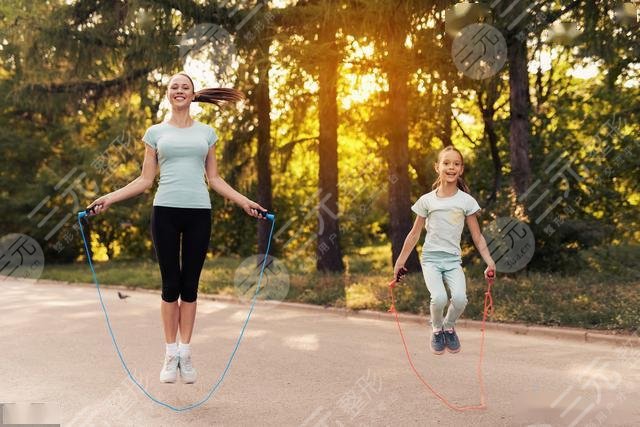 跳繩和跑步哪個(gè)對膝?蓋沖擊力小?