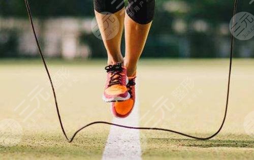 跳繩和跑步哪個(gè)對膝?蓋沖擊力小?